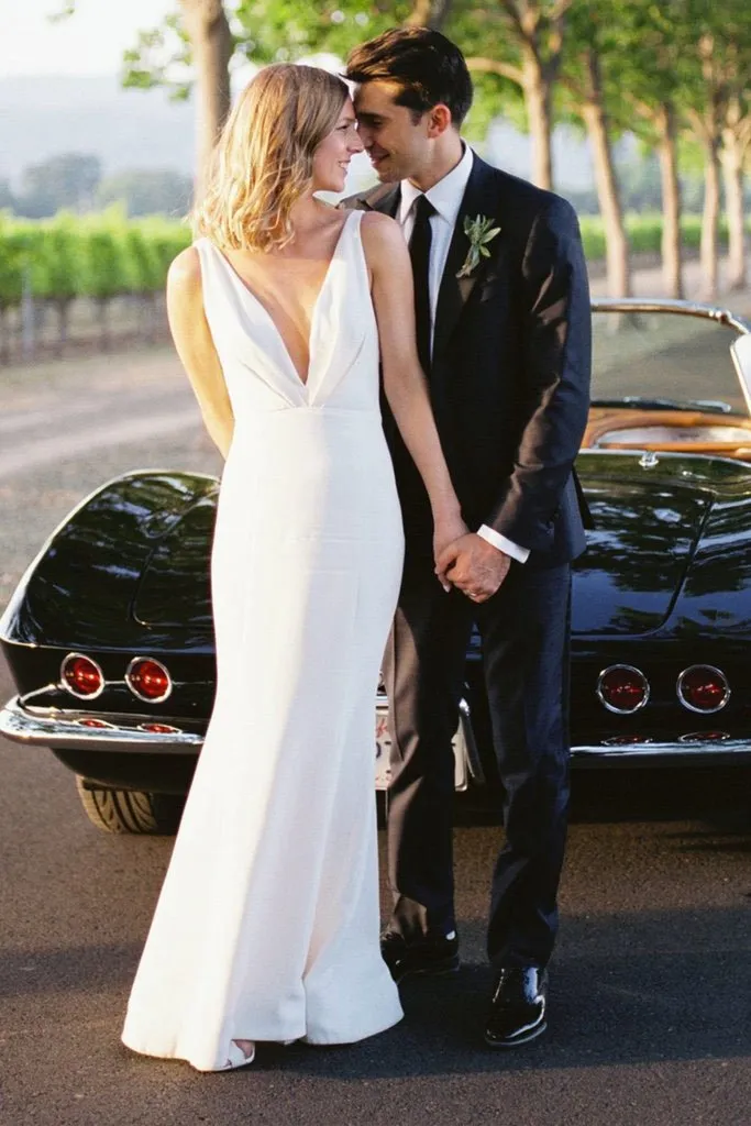 Luolandi Elegant Sheath V Neck Off White Wedding Dresses Simple Beach Wedding Gown Sexy