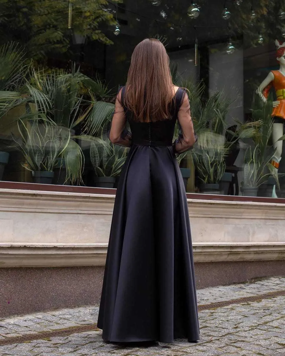 Rochie neagră de seară lungă din satin regal cu șliț